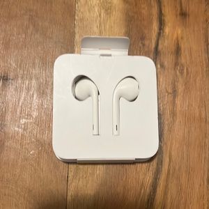 Apple headphones/earbuds